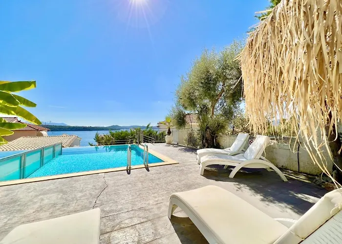 Luxury San George With Private Pool By Dadovillas Villa Nidhrion